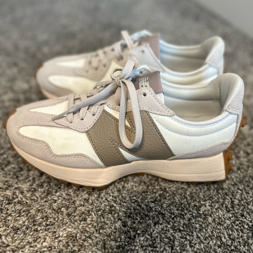 New Balance 327 Sneaker